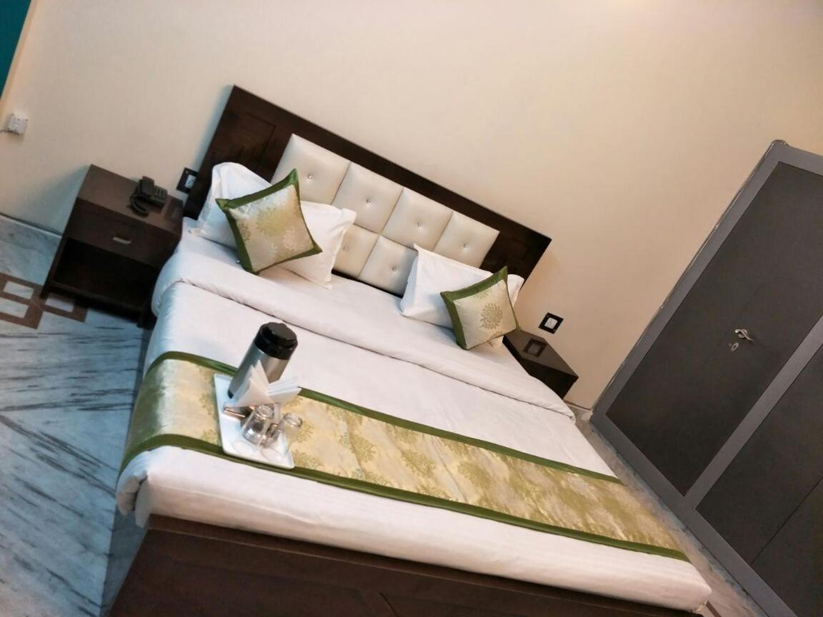 Surabhi Garden Inn Lucknow Esterno foto
