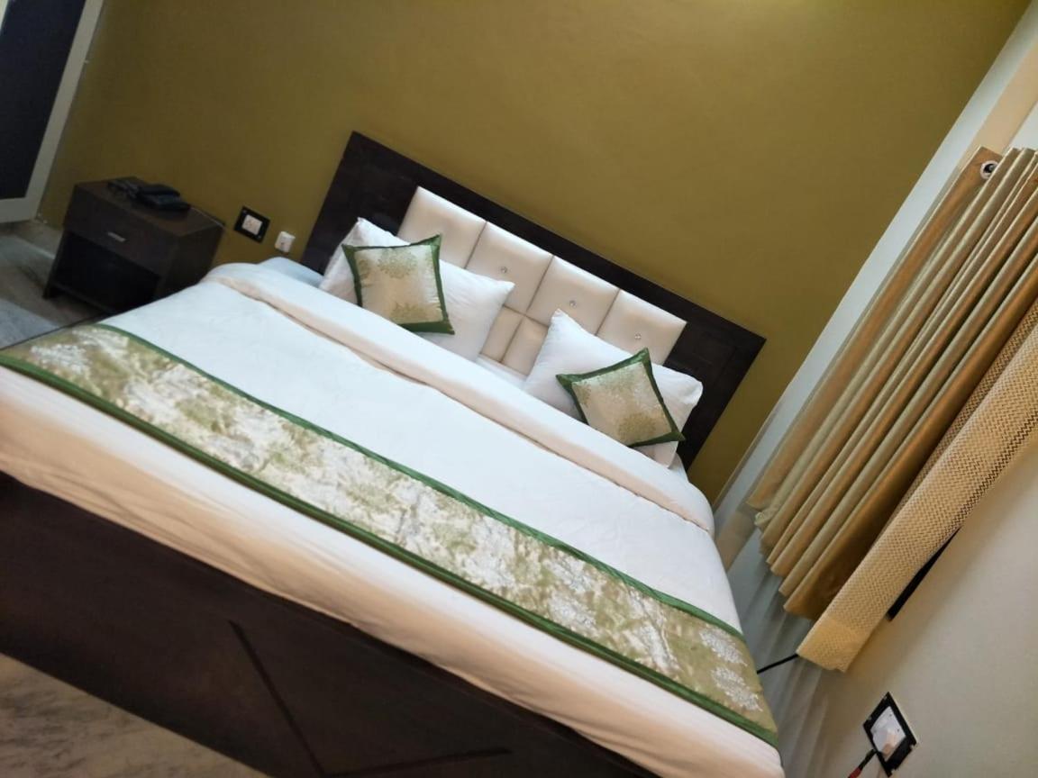 Surabhi Garden Inn Lucknow Esterno foto