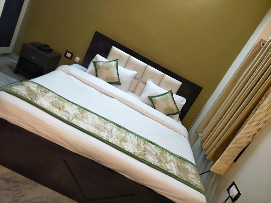 Surabhi Garden Inn Lucknow Esterno foto