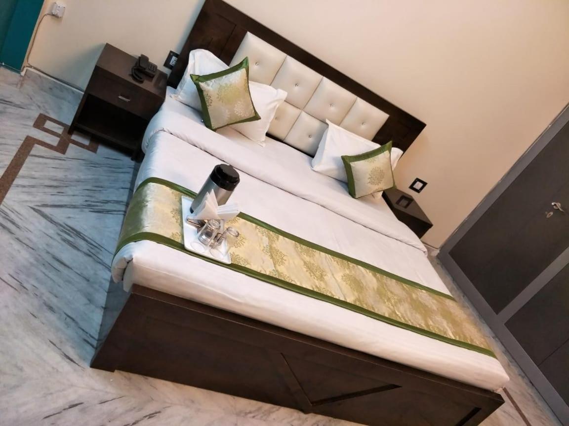 Surabhi Garden Inn Lucknow Esterno foto